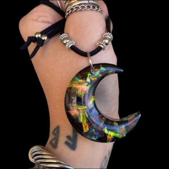Black & iridescent glitter resin crescent moon - Picture 6 of 12